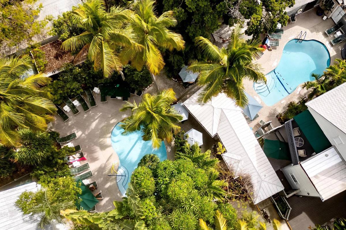 Banyan Resort bed and breakfast Key West tropical pool and banyan tree garden